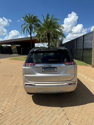 JEEP COMMANDER 1.3 T270 TURBO FLEX OVERLAND AT6 JEEP COMMANDER 1.3 T270 TURBO FLEX OVERLAND AT6